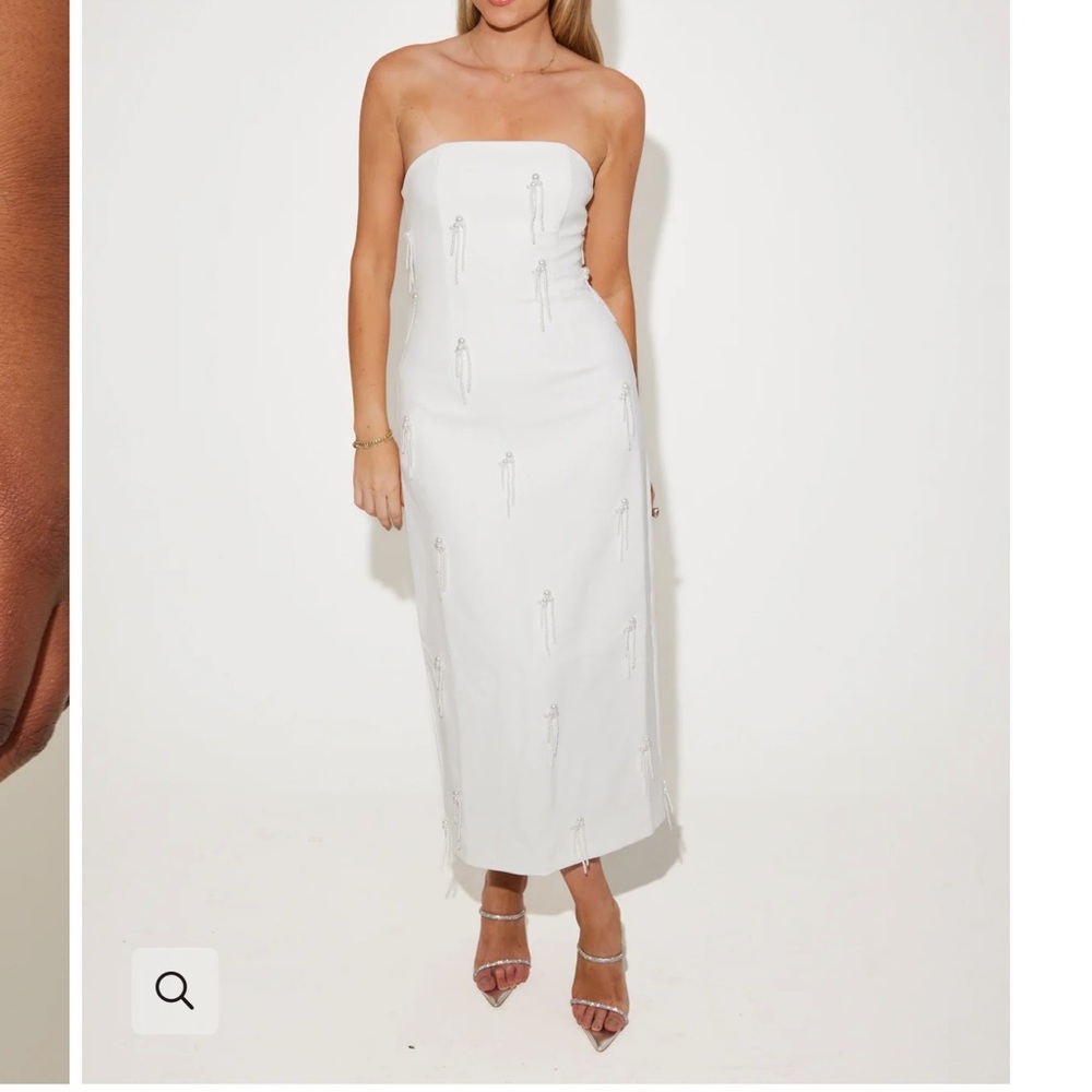 Elegant White Strapless Dress
